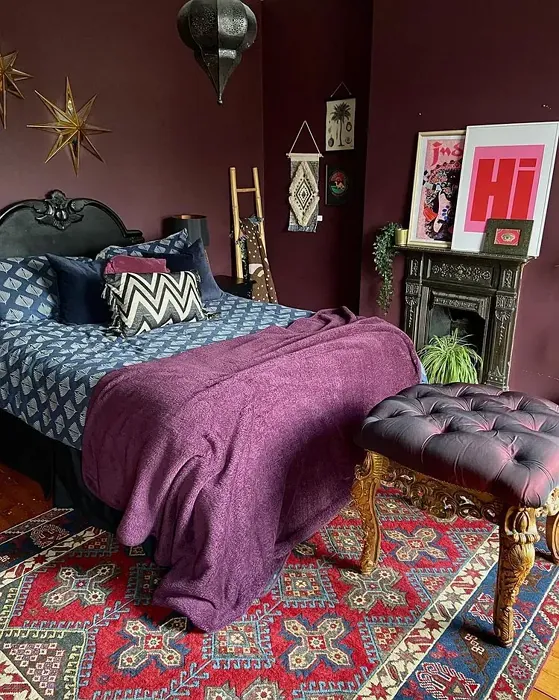 Purple schlafzimmer interior Farrow and Bal Brinjal