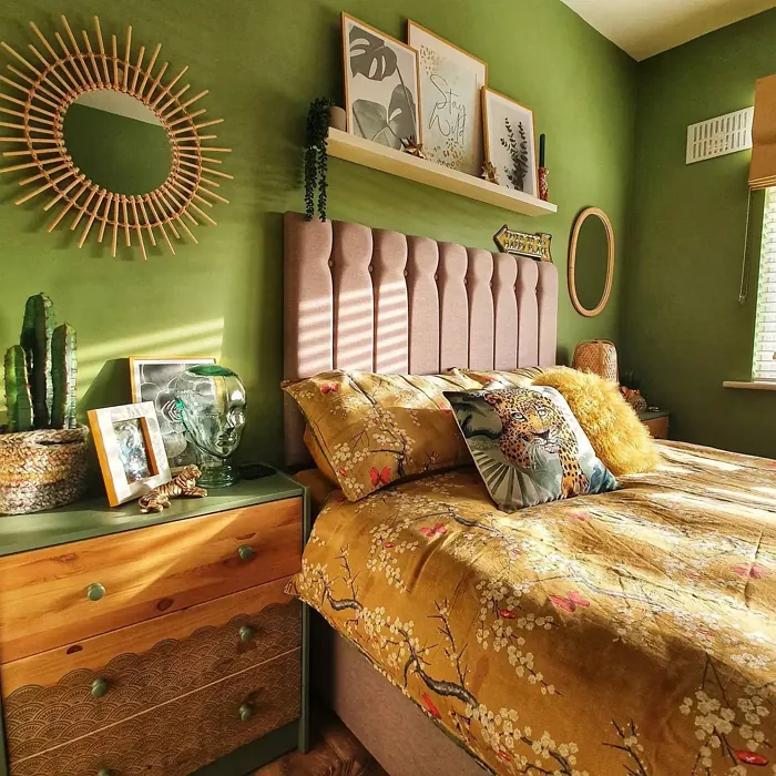 Farrow and Ball Yeabridge Green 287 boho schlafzimmer