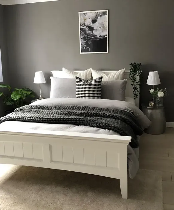 Bedroom makeover with grey farbe Farrow and Ball